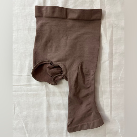 SKIMS Sculpting Deep Plunge Shapewear Mid Thigh Bodysuit Shorts Arm Bundle - Picture 7 of 13